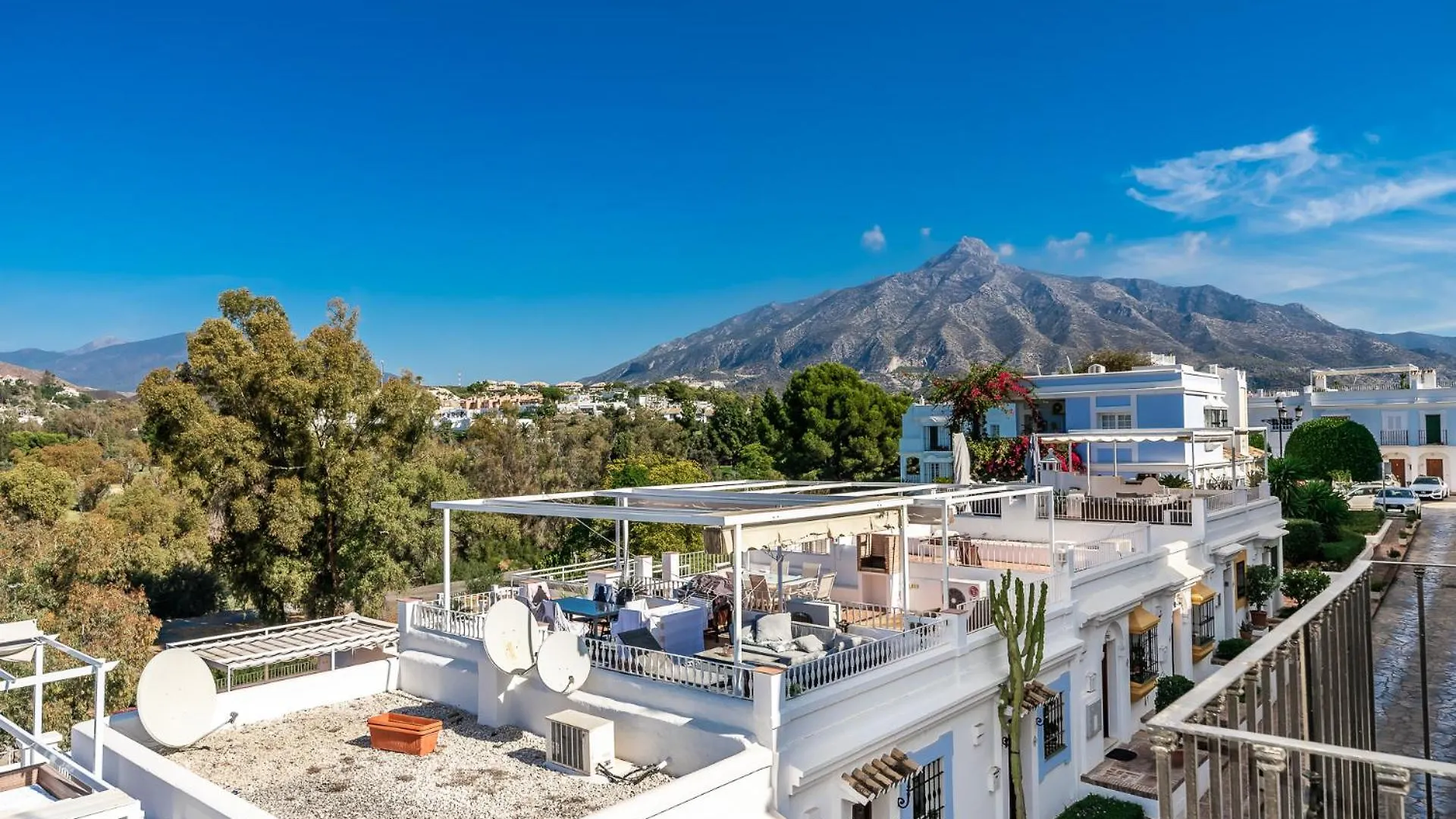 Spacy Stylish Aloha Townhouse Marbella Holiday home