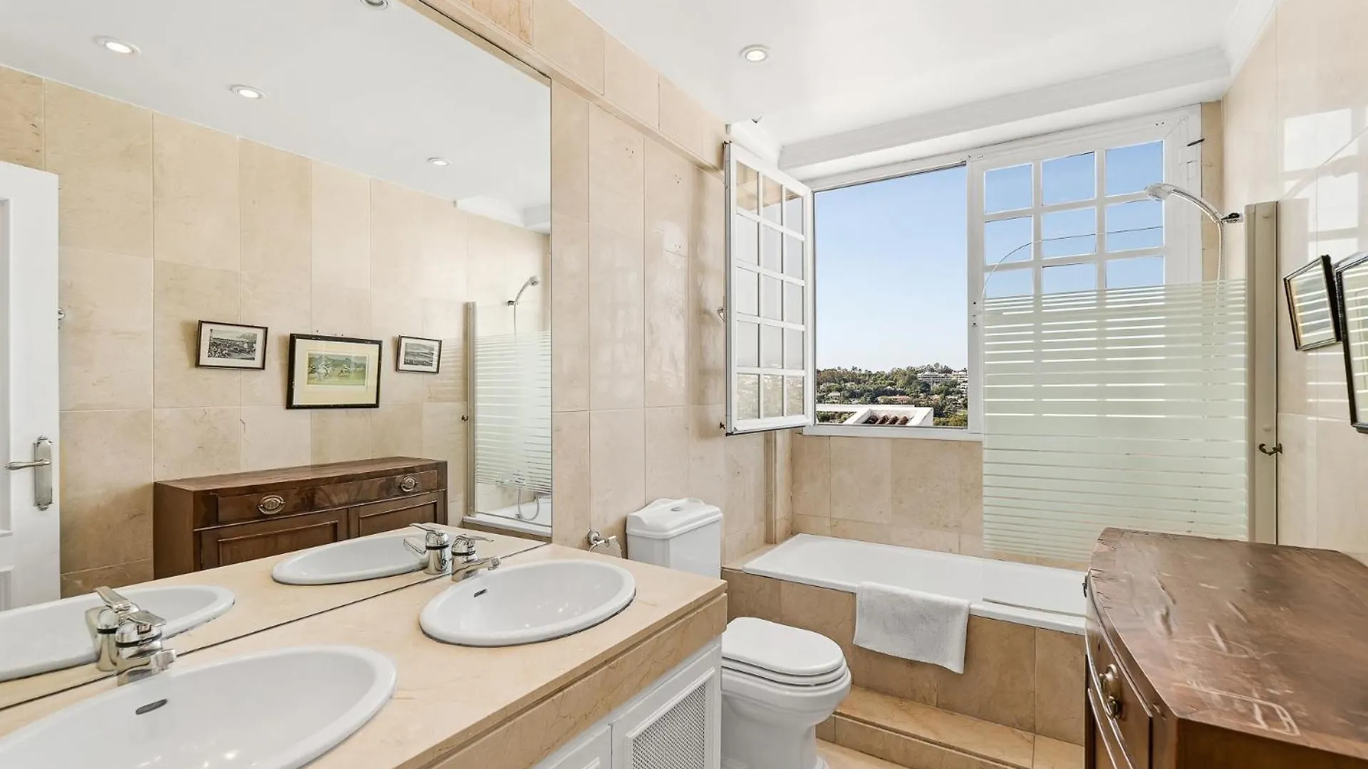 Spacy Stylish Aloha Townhouse Marbella